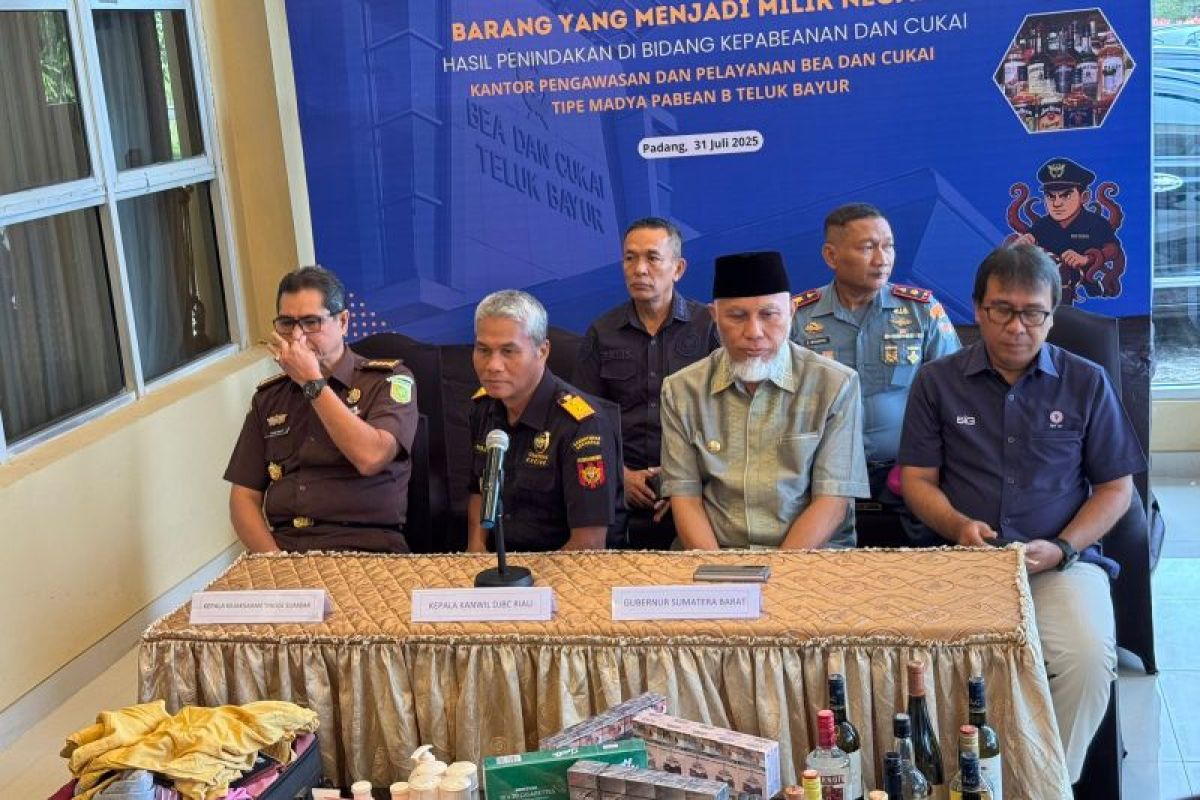 Gubernur Mahyeldi Apresiasi Pemusnahan Barang Ilegal oleh Bea Cukai: "Lindungi Negara, Jaga Kesehatan Masyarakat"