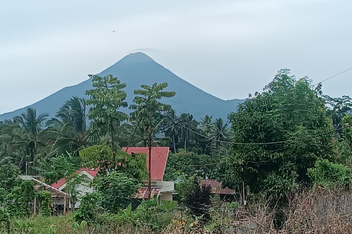 Badan Geologi rekam 23 kali gempa guguran di Gunung Soputan