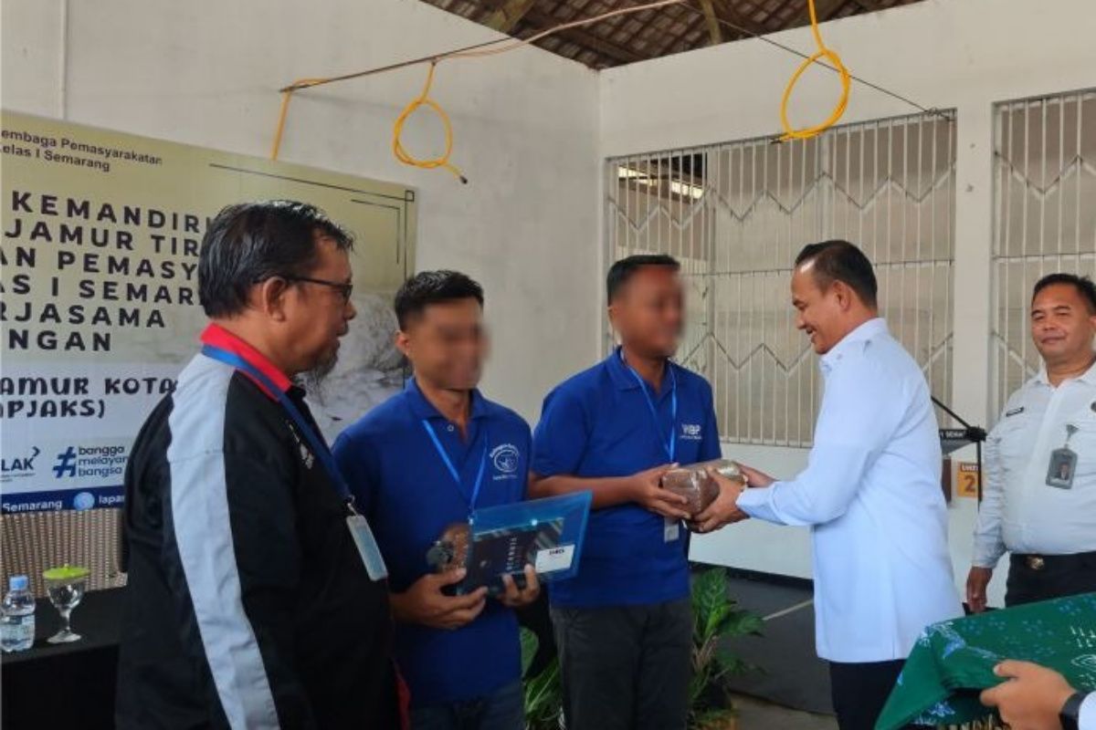 Napi Lapas Semarang  dilatih budi daya jamur tiram