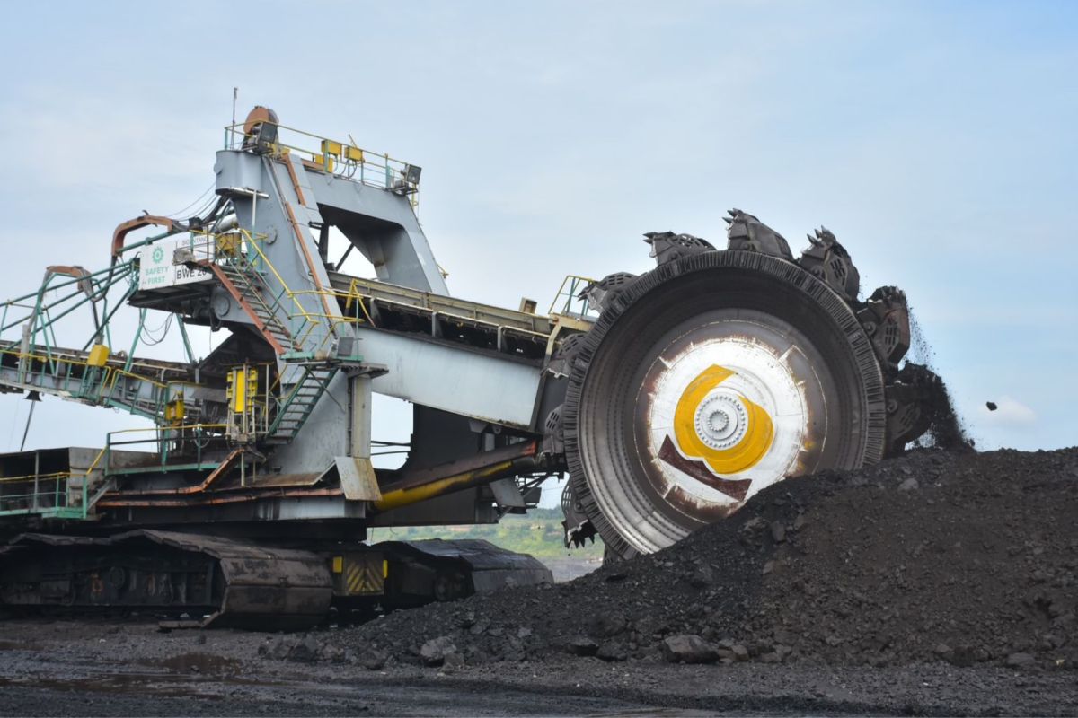 Dekarbonisasi MIND ID turunkan emisi di operasi tambang