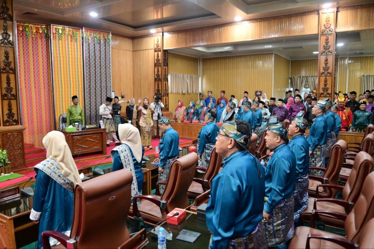 Paripurna hari jadi Bengkalis ke-513, Anggota DPRD Bengkalis tampil dengan busana adat melayu