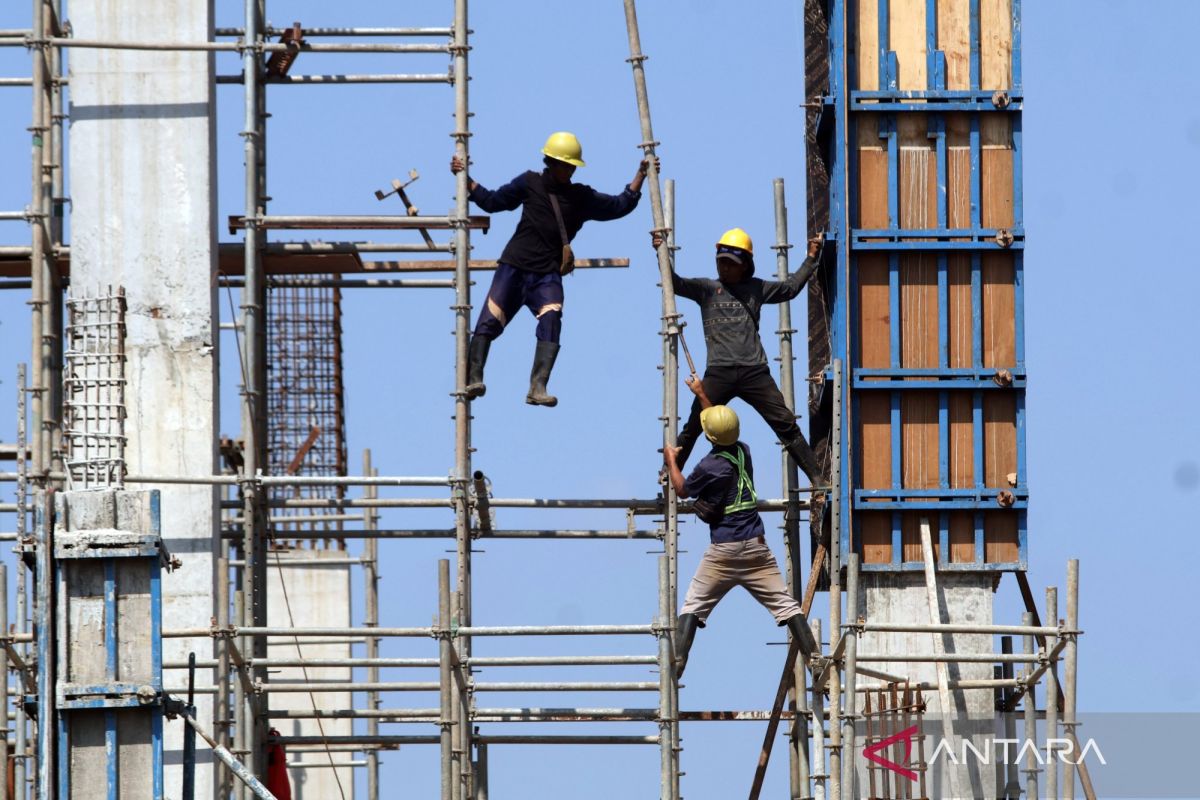 RI's construction sector employs over 8.7 mln workers: BPS