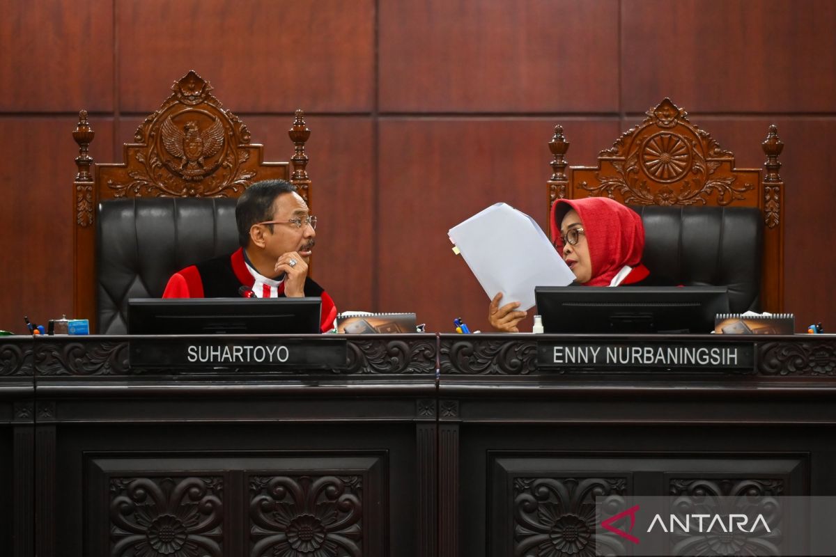 Indonesia's top court bans deputy ministers from holding second jobs