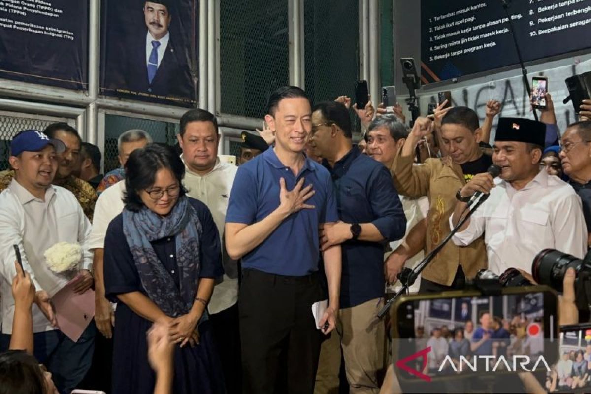Lembong, Kristiyanto walk free after presidential pardon