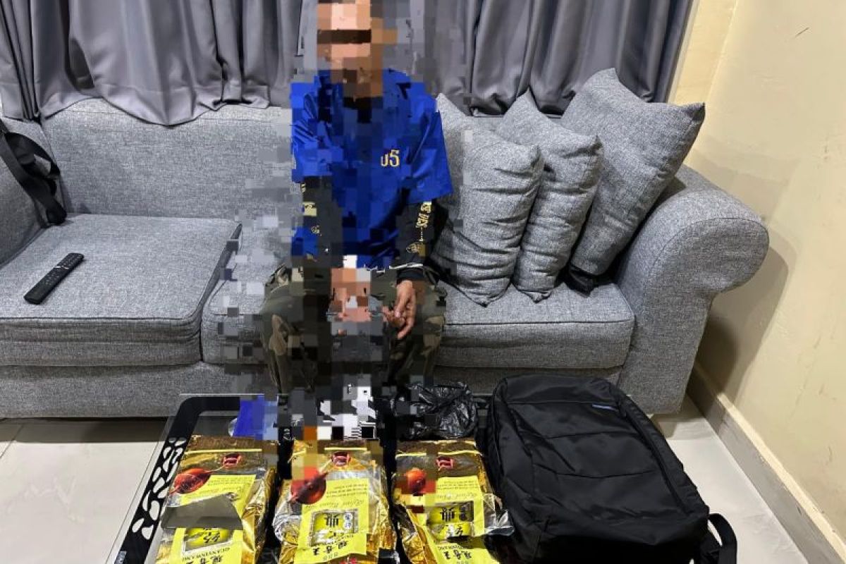 Sedang duduk di lobi hotel, Tersangka Z ditangkap Polisi Dumai karena menguasai 3,2 kilo sabu