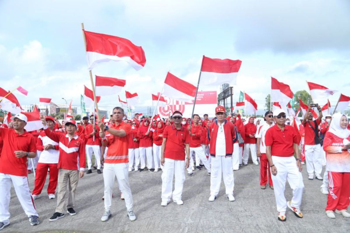 HUT ke-80 RI, ASN Lombok Tengah kibarkan ribuan bendera merah putih