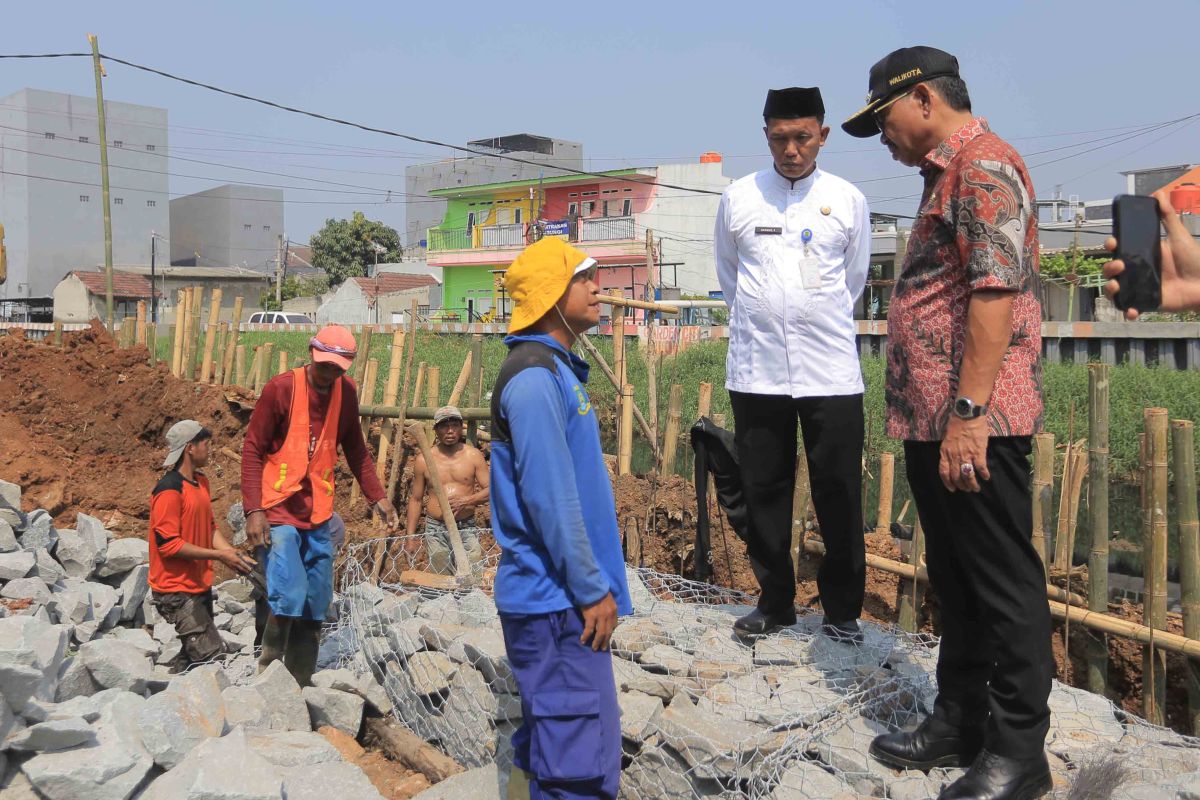 Pembangunan turap upaya mitigasi cegah banjir di Kota Tangerang