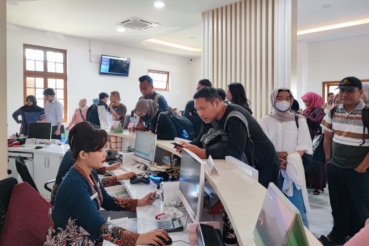 KAI batalkan perjalanan 20 KA lintas selatan Jawa