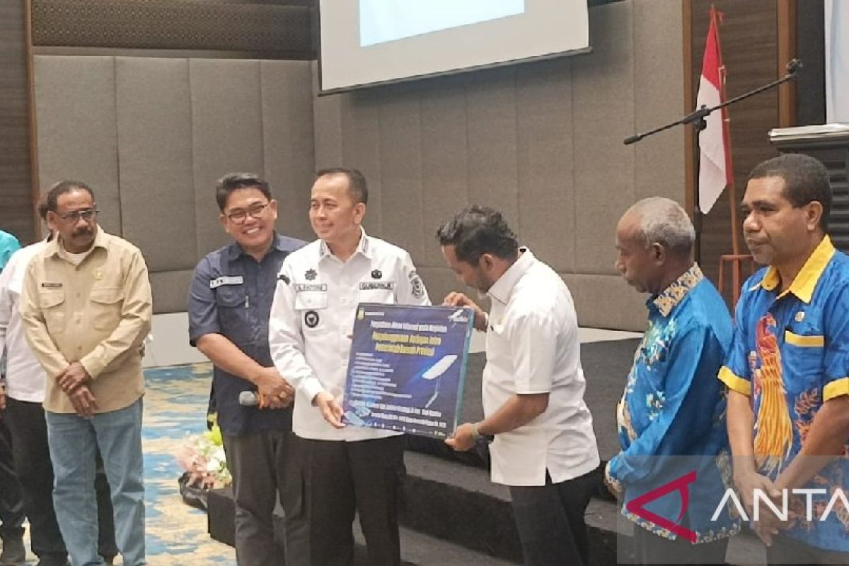 Pemprov Papua beri bantuan peralatan jaringan internet ke Biak Numfor