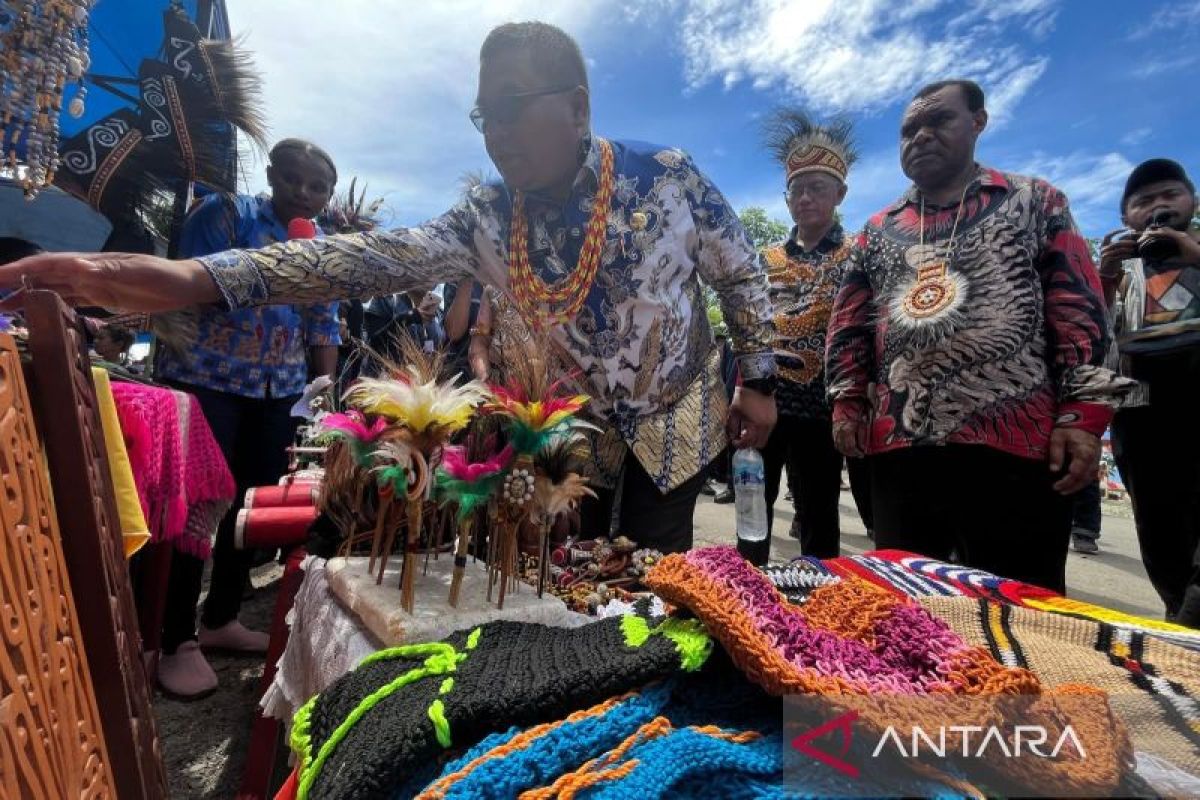Mahasiswa UGM tutup rangkaian KKN di Manokwari dengan Festival Menari