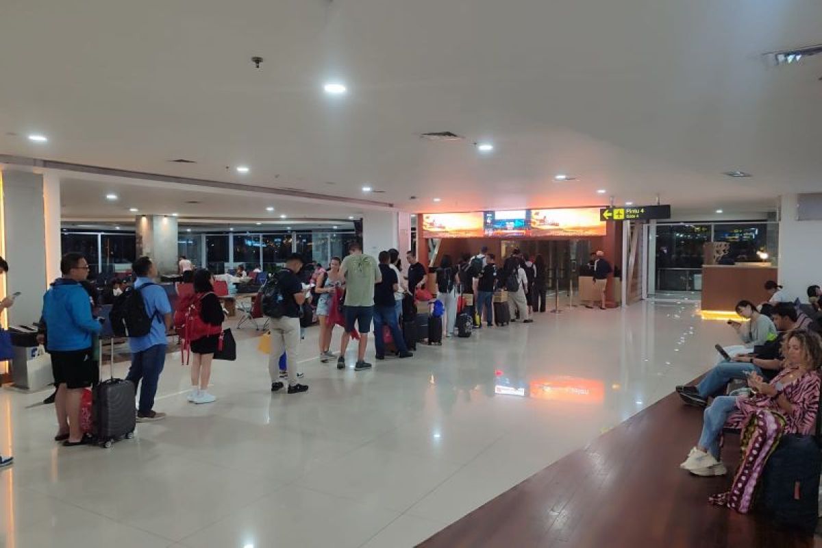 Bandara Bali sebut penerbangan kembali normal usai erupsi dua gunung