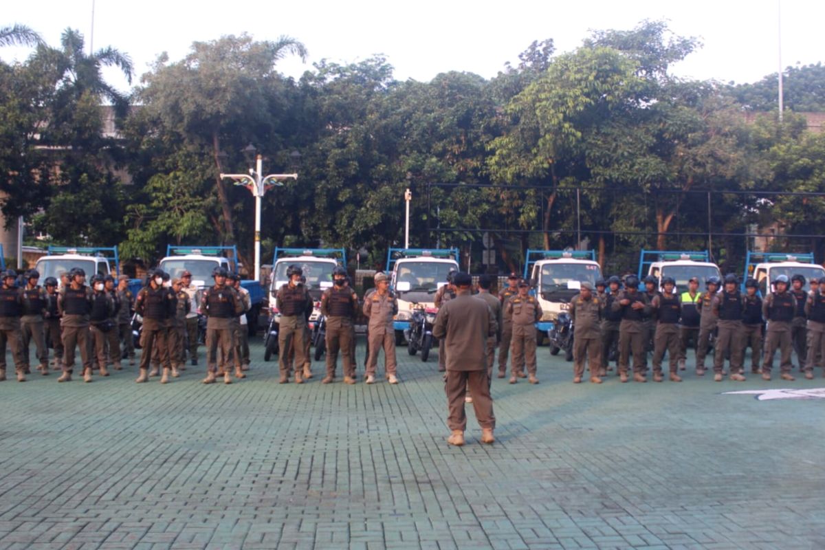 Satpol PP Jaksel siapkan 11 truk untuk relokasi pedagang Barito