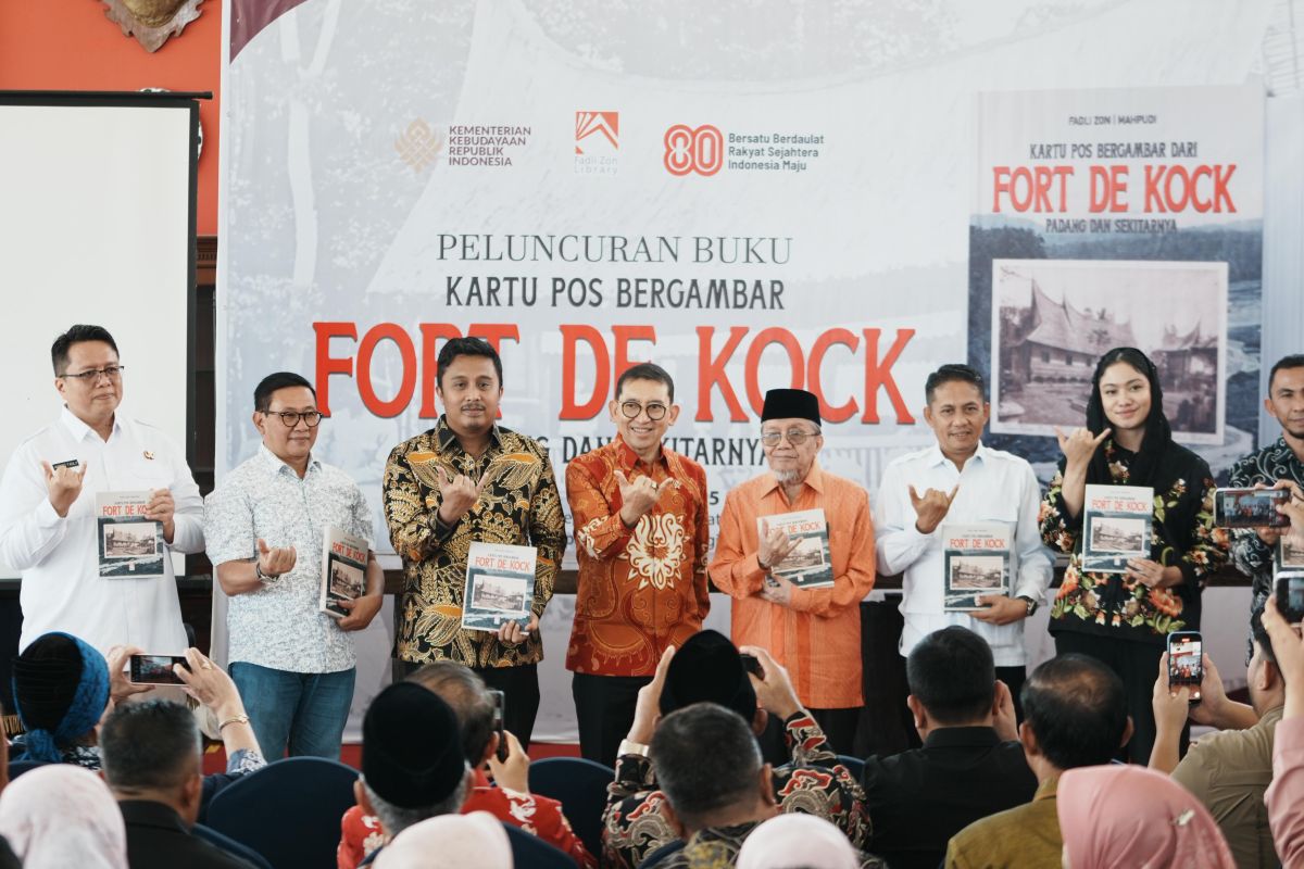 "Kartu Pos Bergambar Fort de Kock, Padang dan Sekitarnya" telah terbit