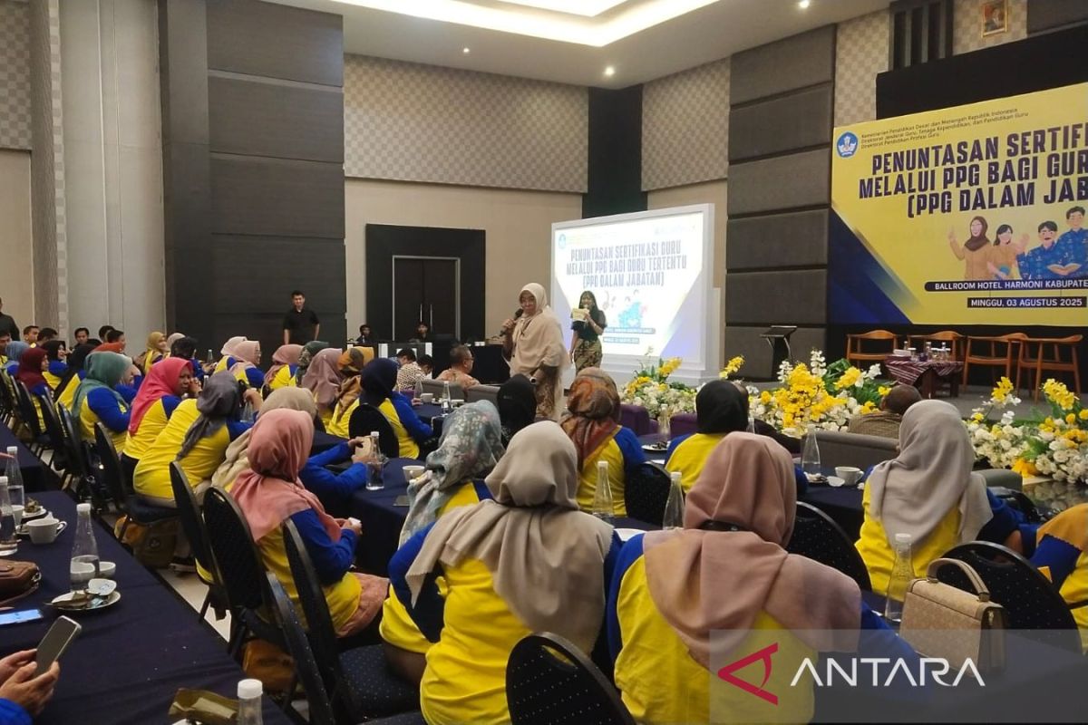 DPR RI: 800 ribu guru harus tuntas mengikuti program PPG tahun 2025