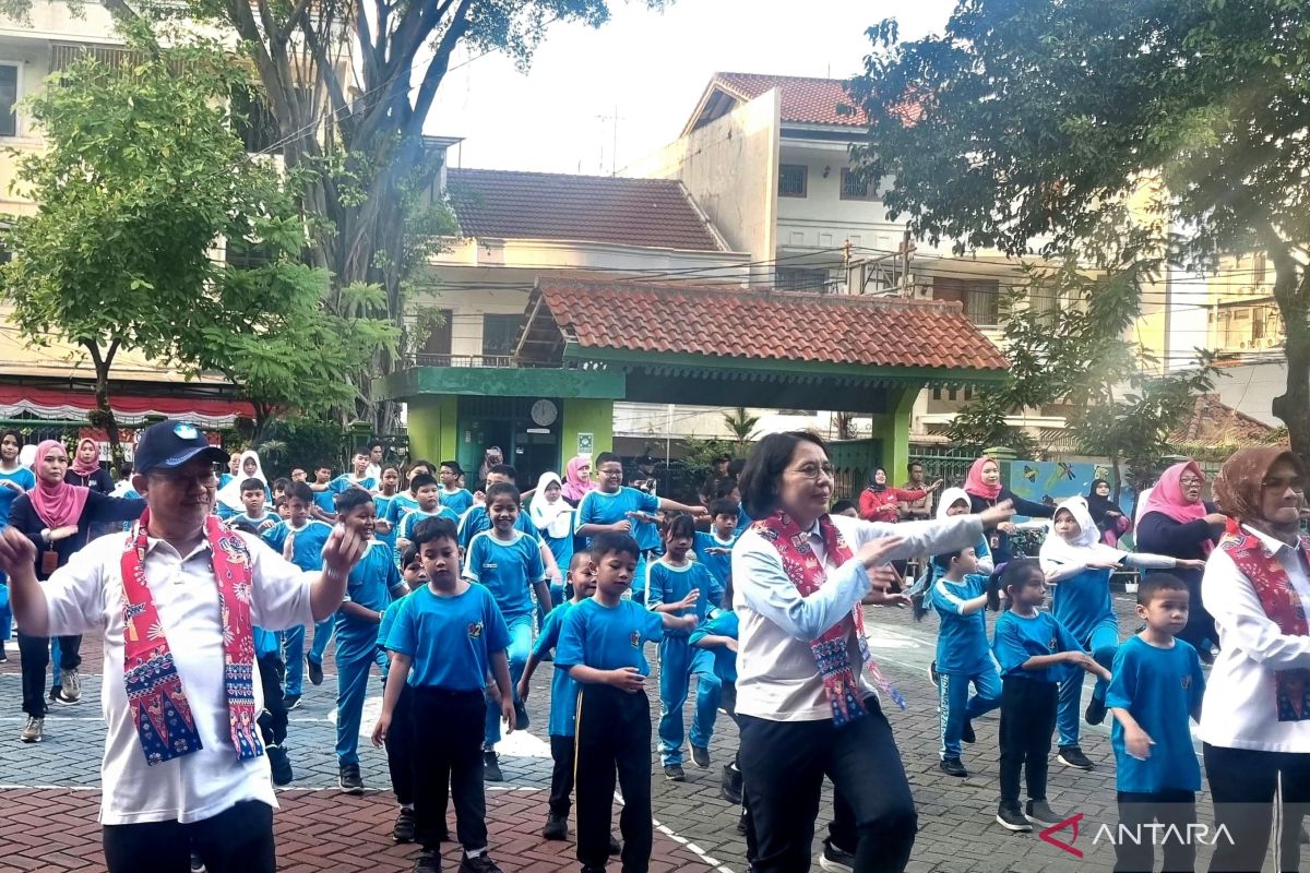 Mendikdasmen lakukan Senam Anak Indonesia Hebat buka CKG Sekolah