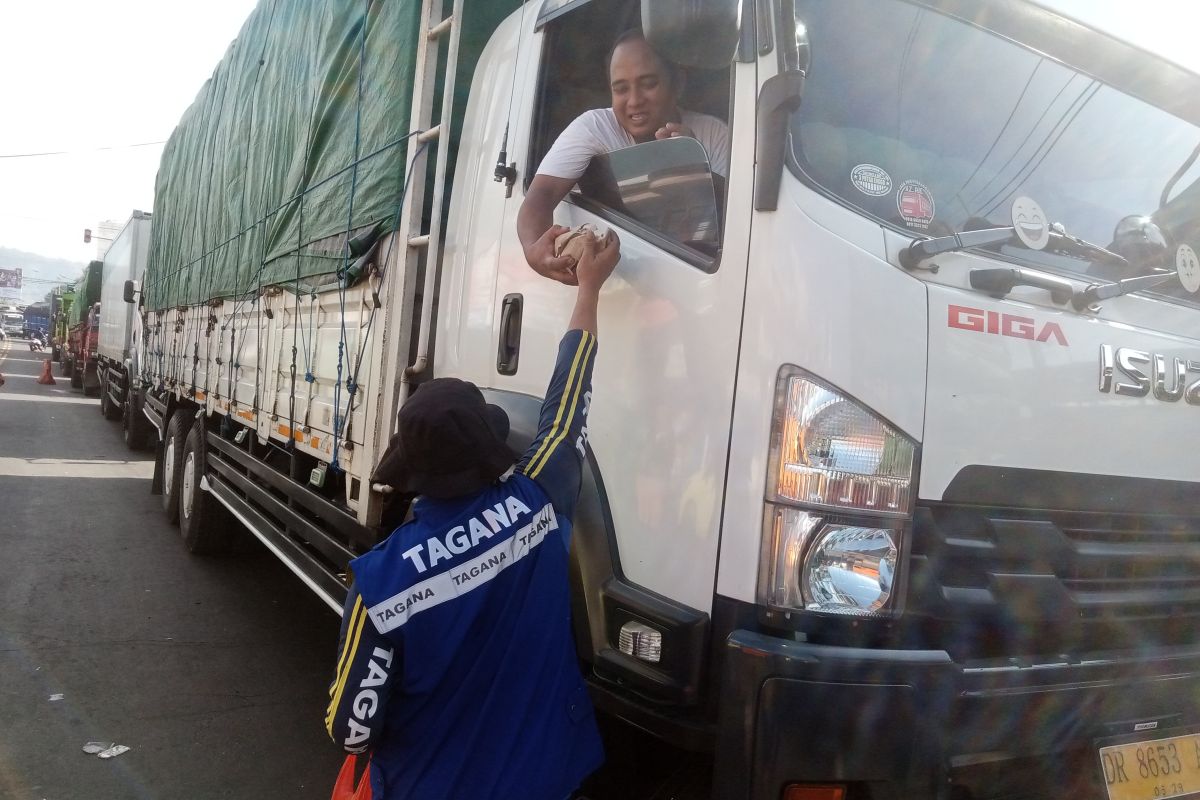 Pemkab Banyuwangi siagakan tim urai kemacetan Pelabuhan Ketapang