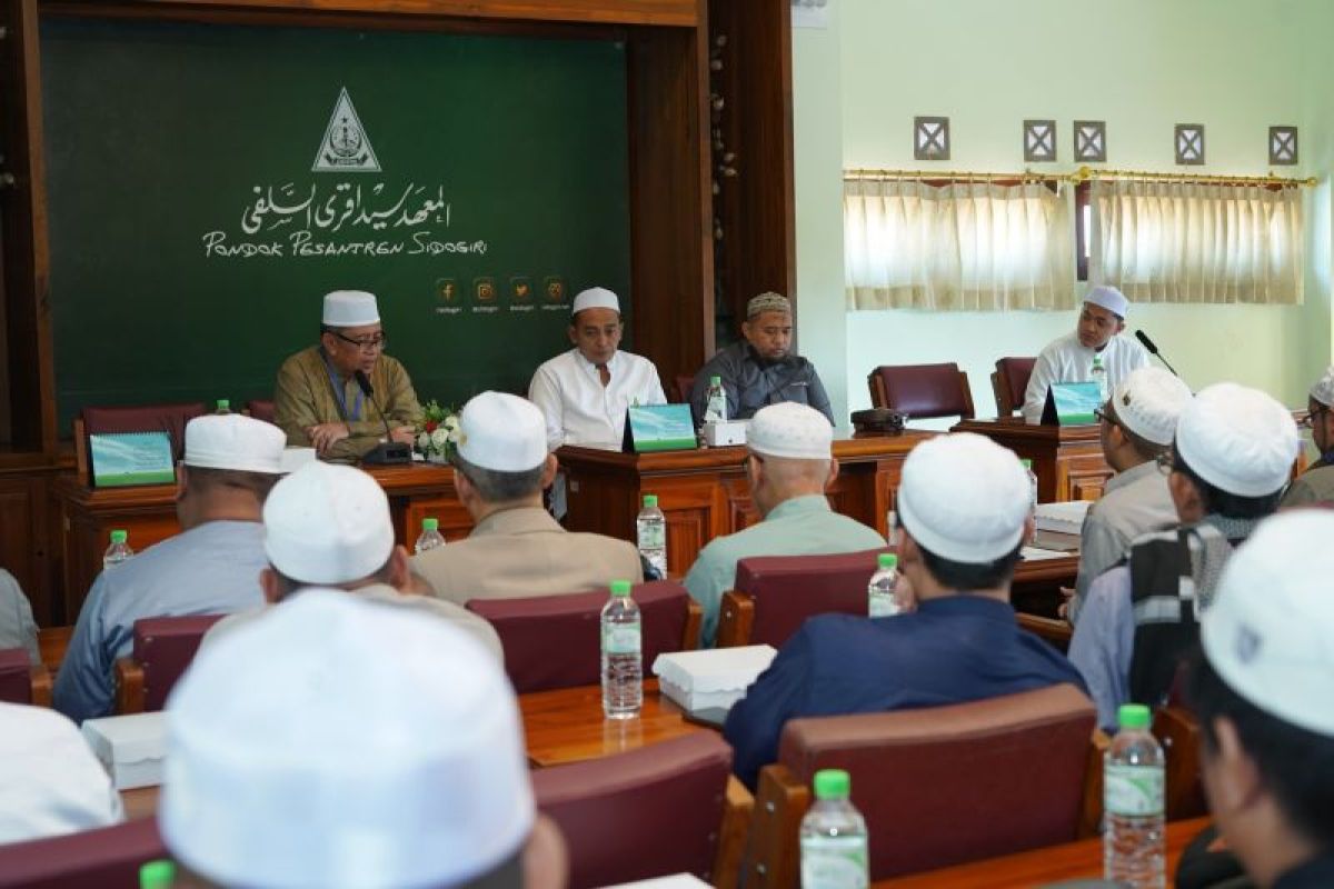 Pemkab HSS dan FKPP studi tiru ke Ponpes Sidogiri