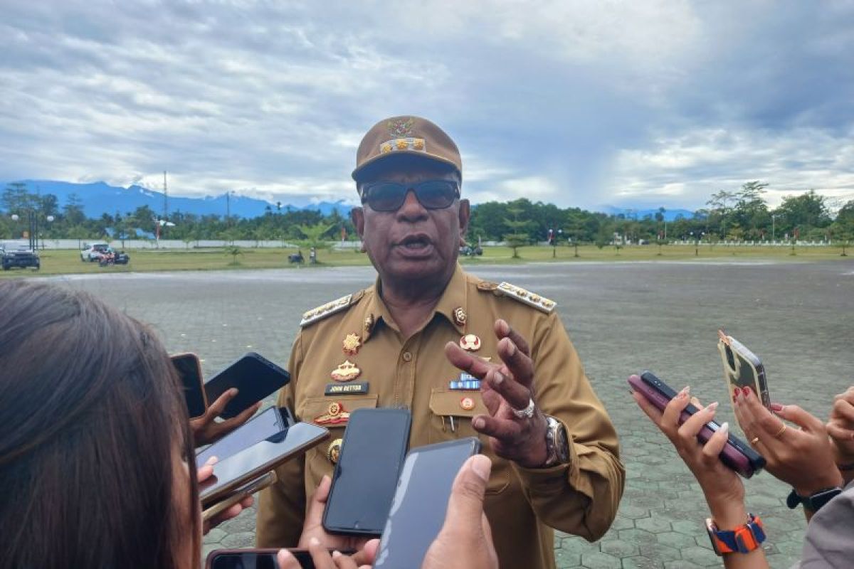 John Rettob: Pemda biayai pendidikan 100 guru ke jenjang strata satu