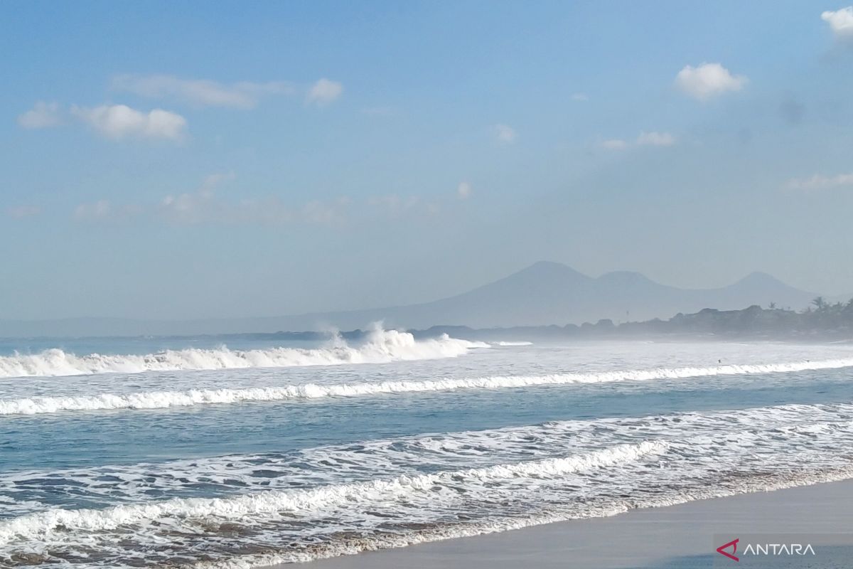 BBMKG minta waspadai angin kencang dan gelombang 6 meter di Bali