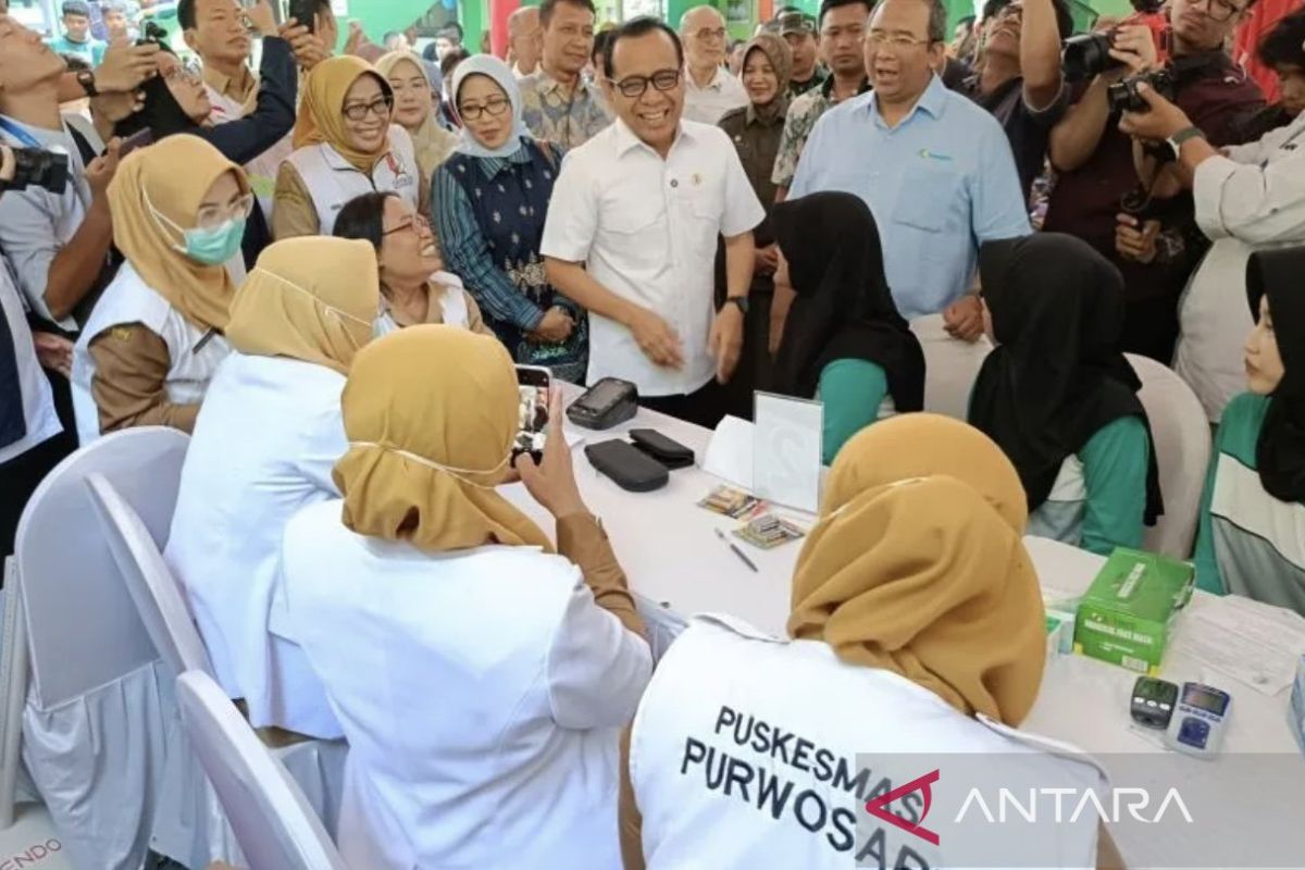 Free health checks to protect student health, minister says