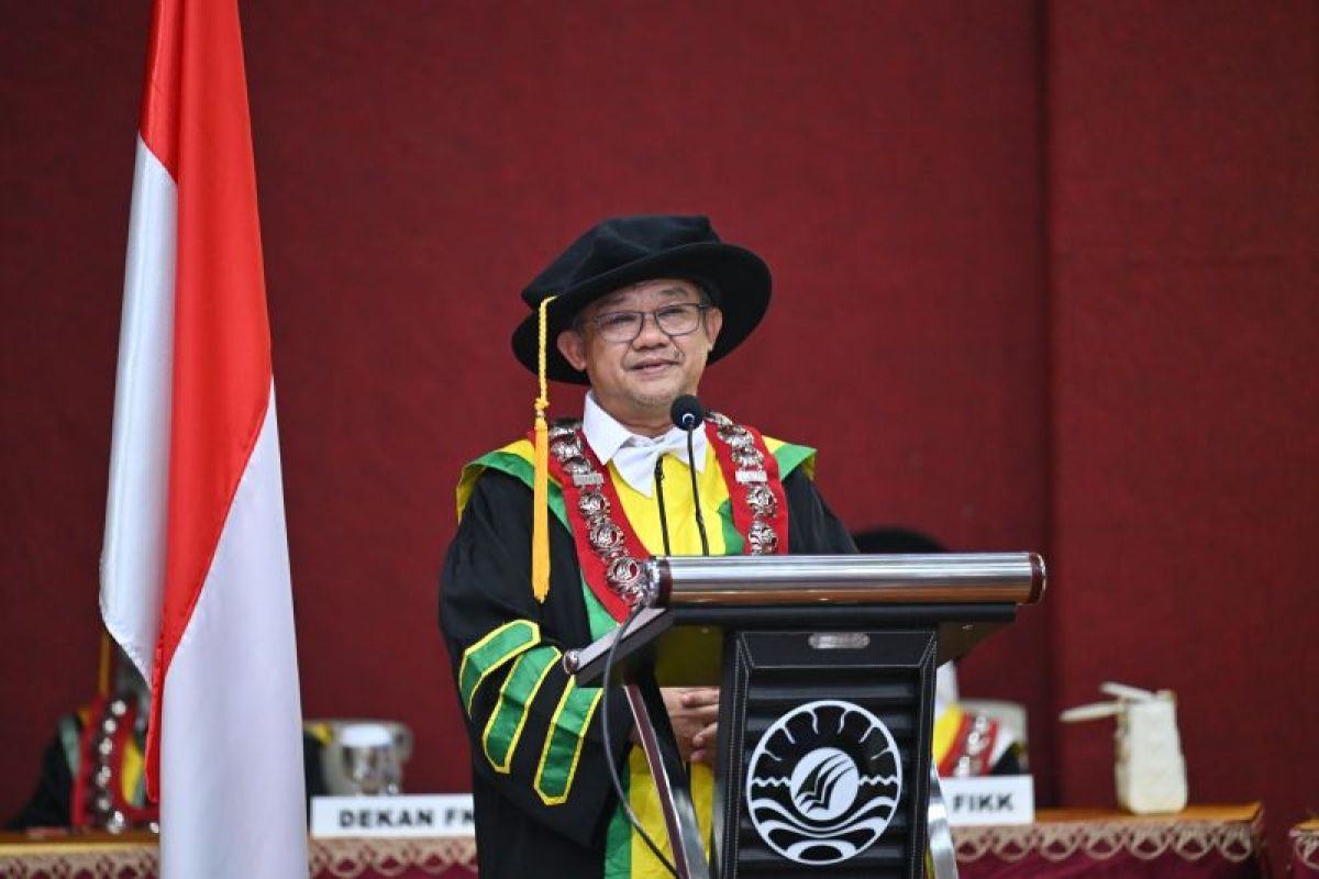 Mendikdasmen terima gelar Tokoh Pendidikan dari Forum Fakultas Ilmu Pendidikan Indonesia