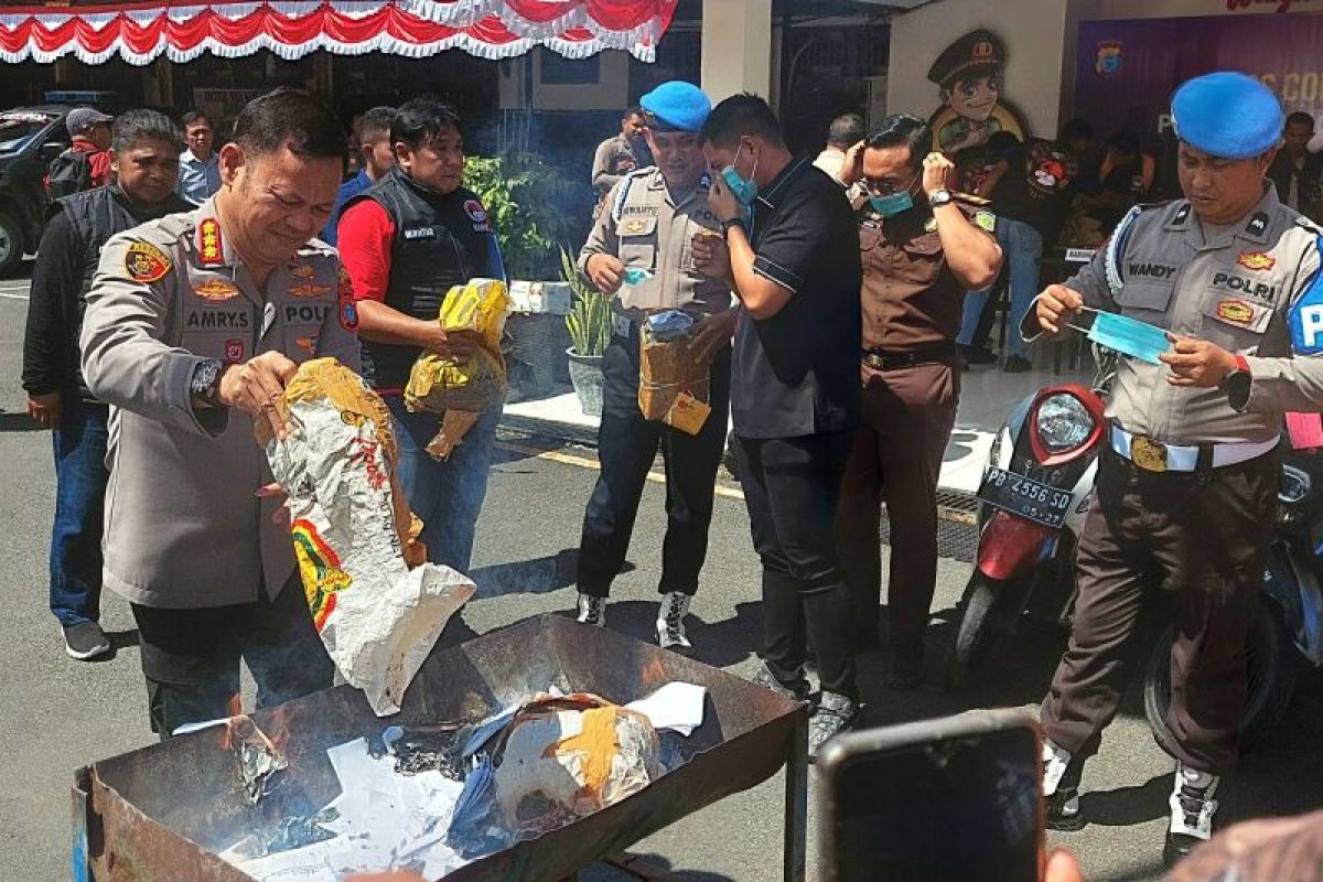 Polresta Sorong musnahkan 3,4 kilogram ganja