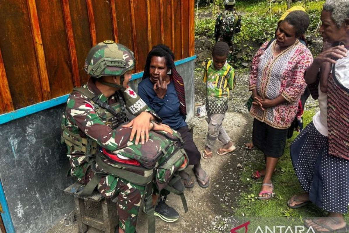 Satgas Yonif 521/DY aktif salurkan obat warga Kurima Yahukimo