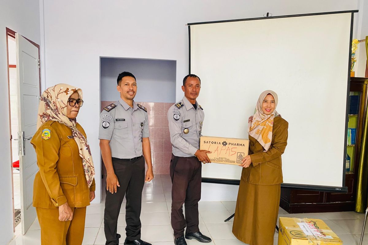 Pemkab Buru Maluku salurkan 61 jenis obat-obatan ke Lapas Namlea