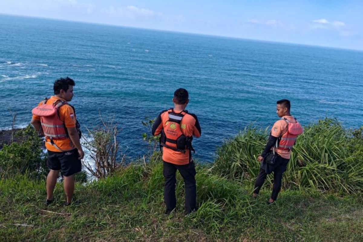 Polres Gunungkidul bawa jasad tanpa kepala di Pantai Gunungkidul ke RS Bhayangkara