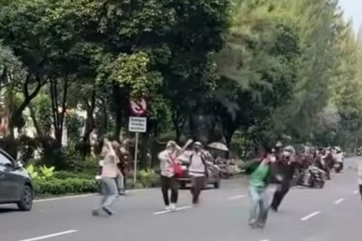 Polisi cek laporan tawuran antarpelajar di Jalan Kyai Tapa Jakbar
