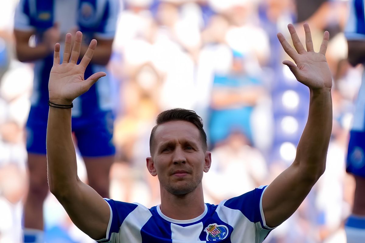 Luuk De Jong dan pangsa informasi transfer pemain yang membosankan