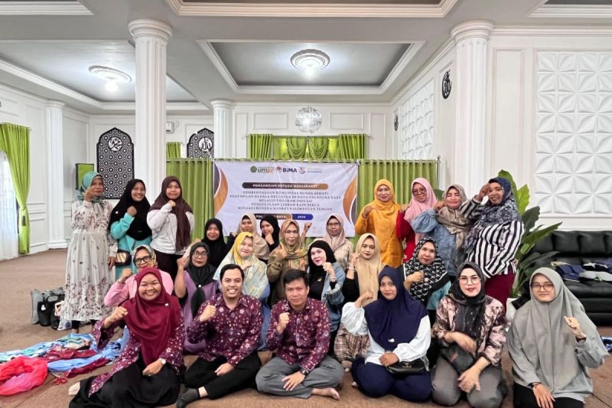 Tim Akdemisi UMPR berdayakan Komunitas Bunda Sehati lewat pengelolaan kain perca