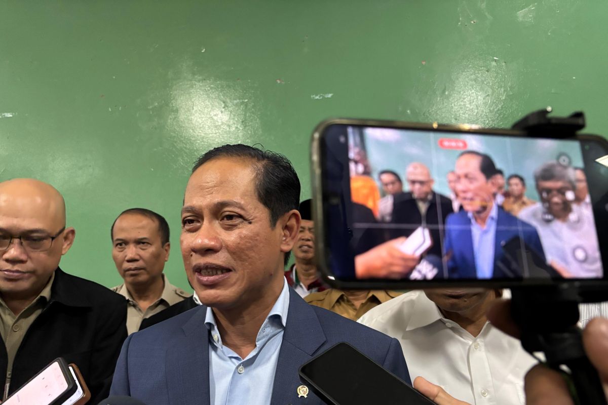 Minister Nurofiq asks schools to manage waste independently