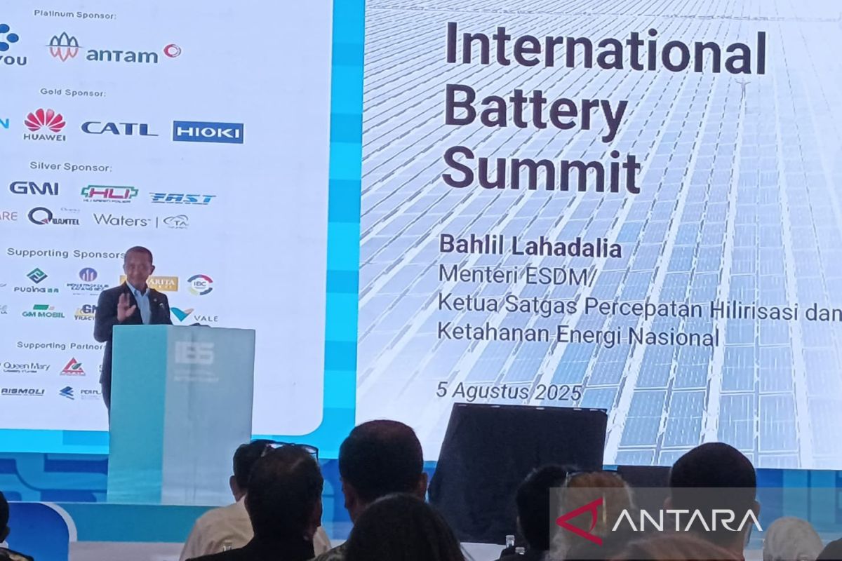 Menteri ESDM sebut PLTS 100 GW pacu ketersediaan listrik KDMP