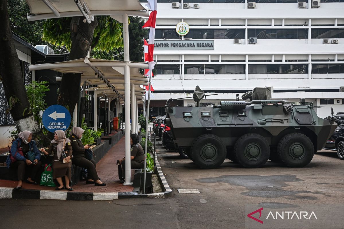 Politik kemarin, Perpres tunjangan dokter hingga TNI pengamanan jaksa