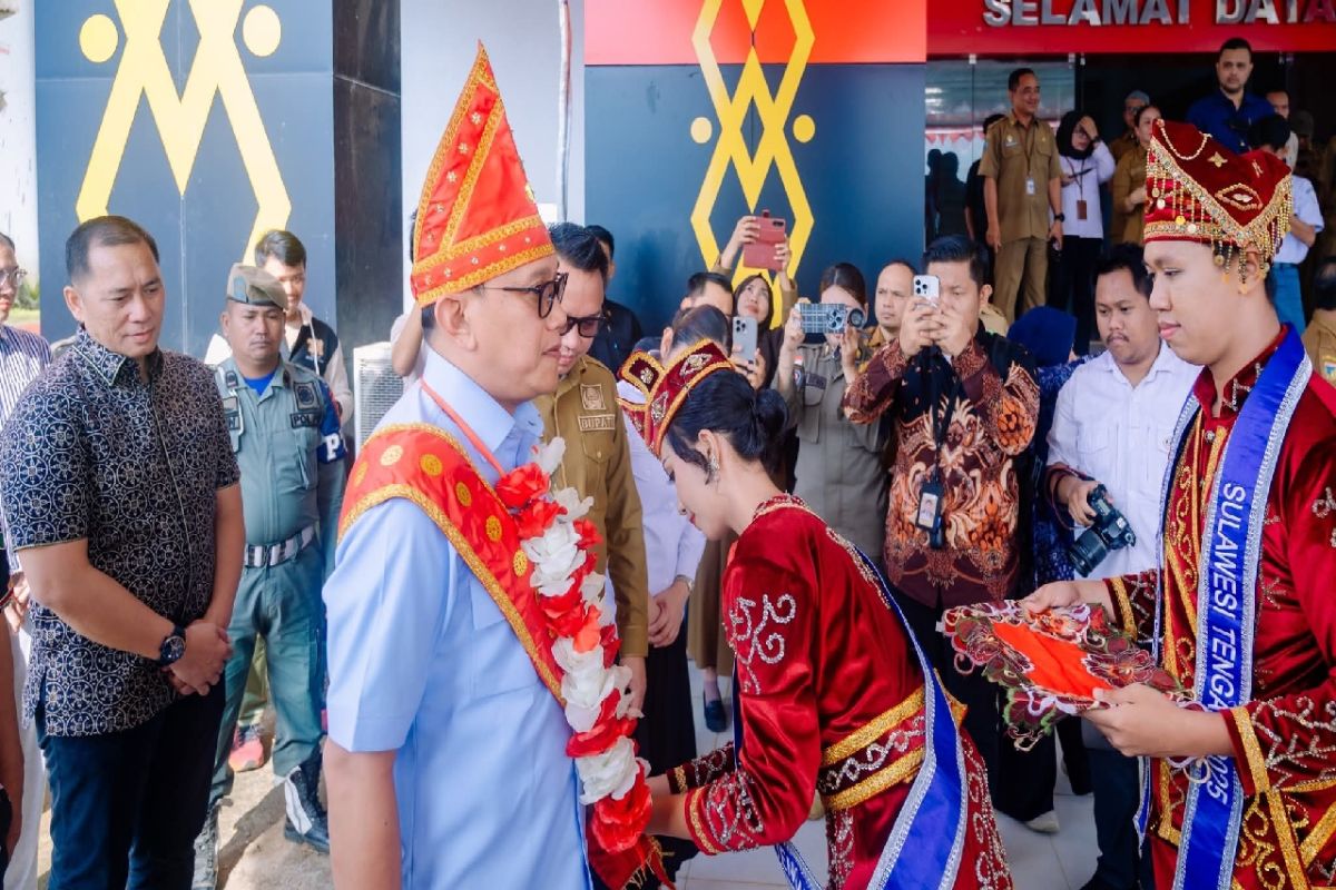 Menteri P2MI ajak masyarakat Morut siapkan diri bekerja di luar negeri