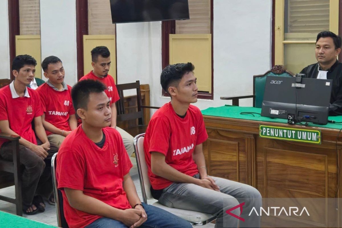 Jaksa tuntut 18 tahun penjara terhadap lima kurir ganja 46 kilogram