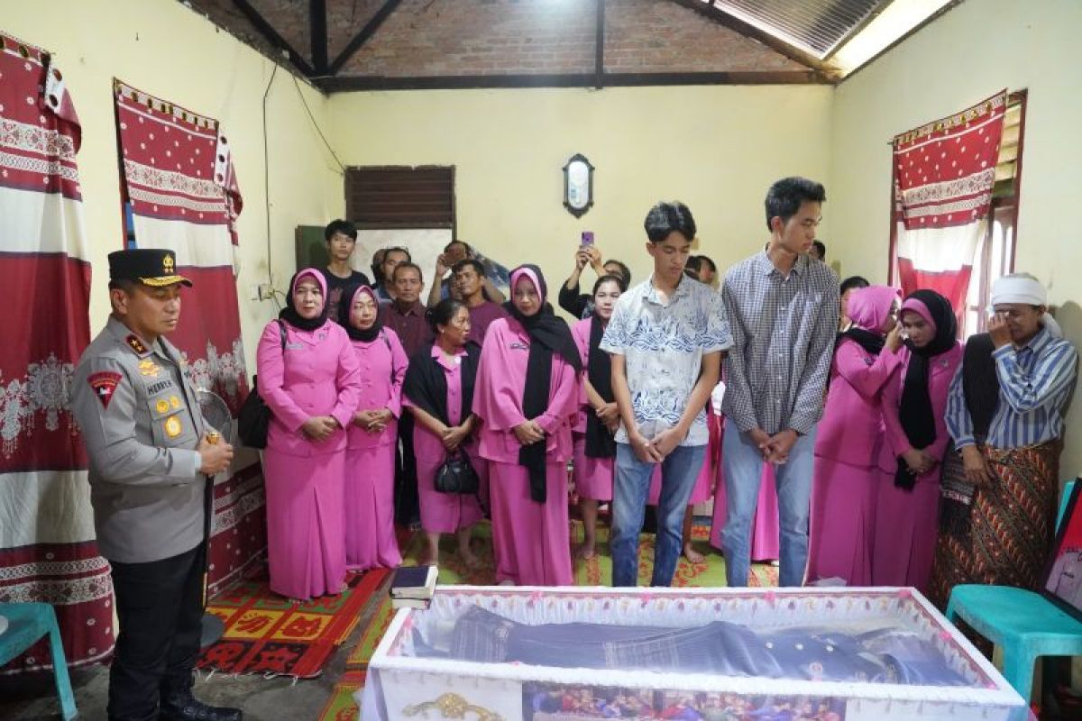 Irjen Herry kenang pengabdian Ipda Donald di garis depan Karhutla