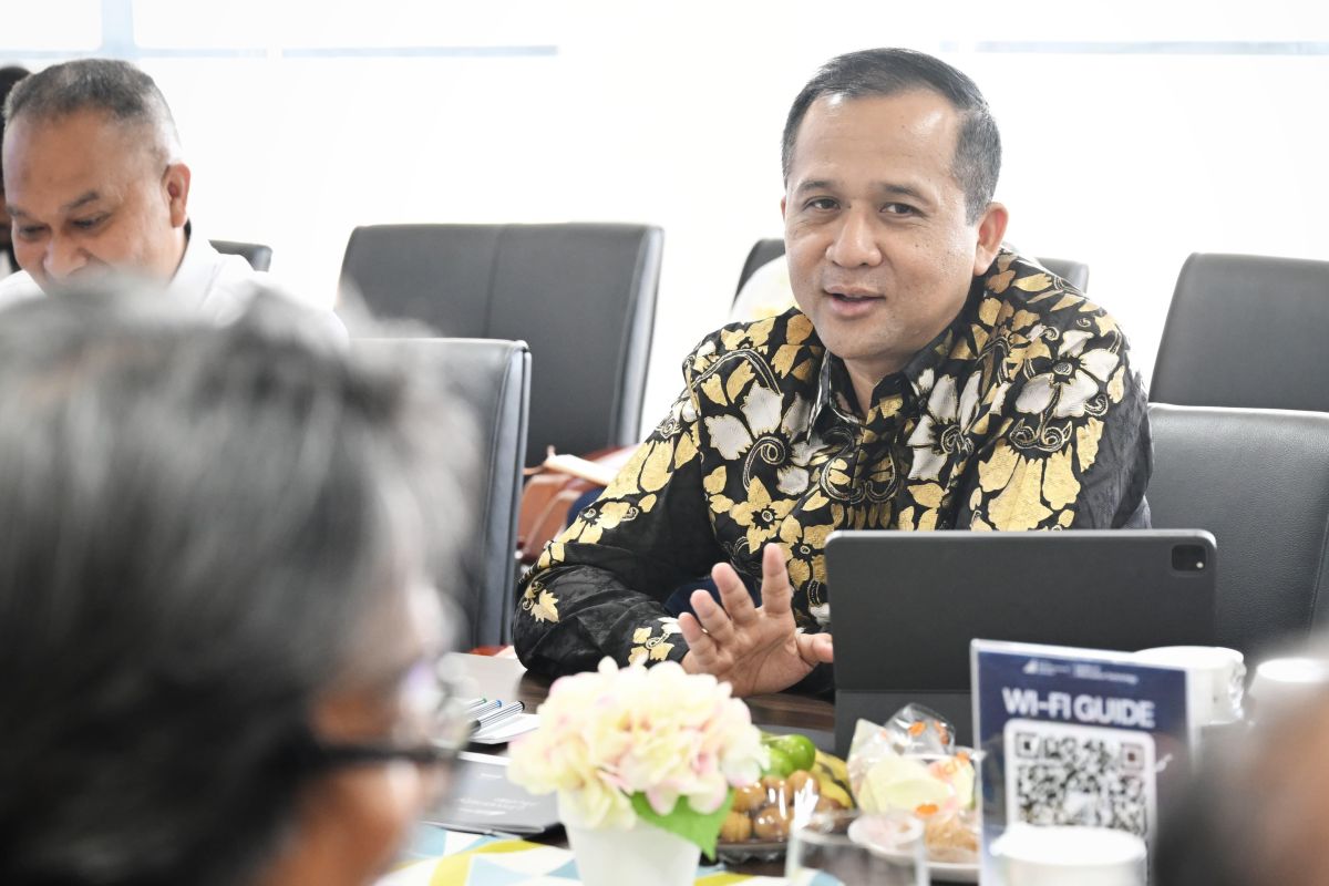 Minister invites UIII to support transmigration area development