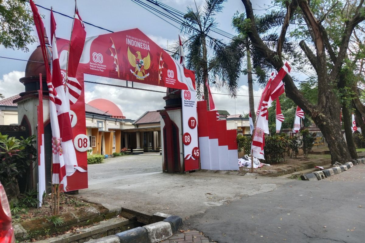 Warning! Sekolah di Lombok Tengah dilarang pasang bendera One Piece