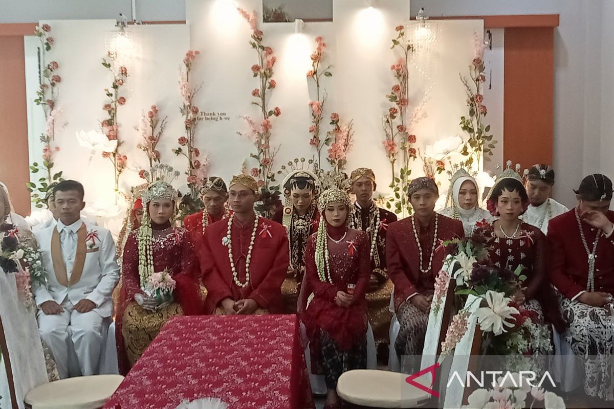 Delapan pasang pengantin ikuti "Nikah Bareng" sambut HUT RI di Bantul