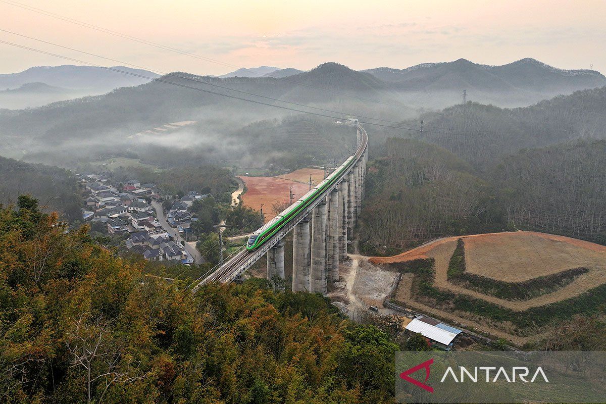 Jalur kereta China-Laos tangani 14 Juta ton kargo lintas perbatasan