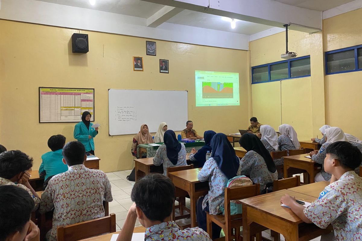 Tim Pengabdian UMS latih siswa SMK Muhammadiyah Kartasura produksi majalah digital berbasis website