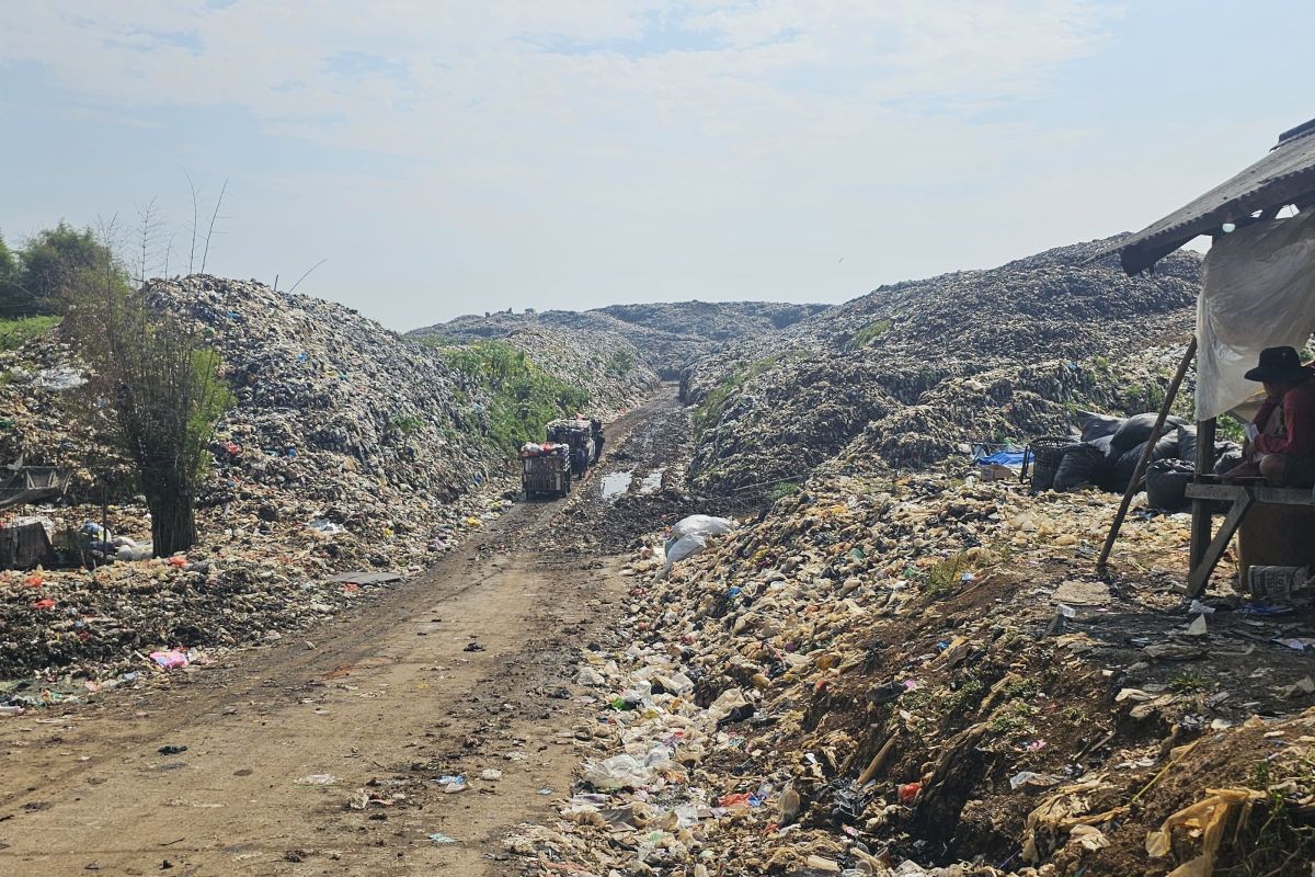 Masyarakat desak Pemkab Karawang kelola sampah secara modern di TPA