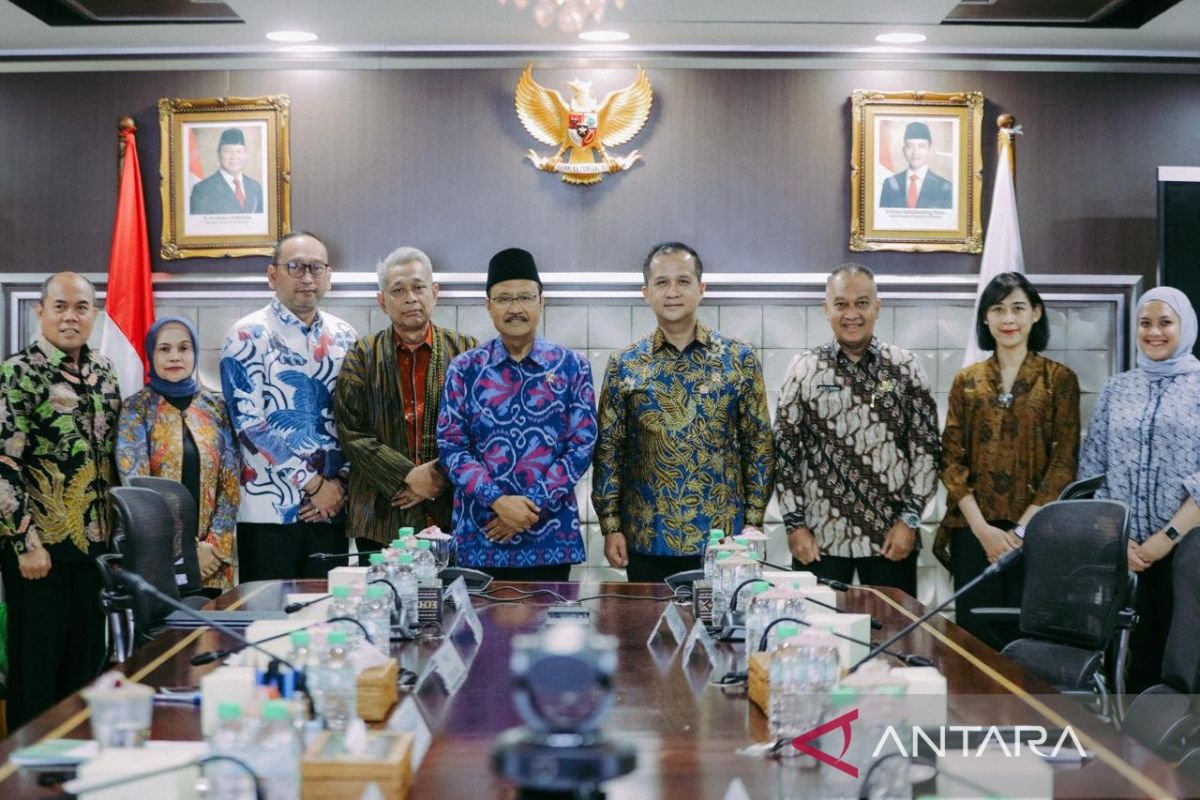 Ministries collaborate for People's Schools in transmigration areas