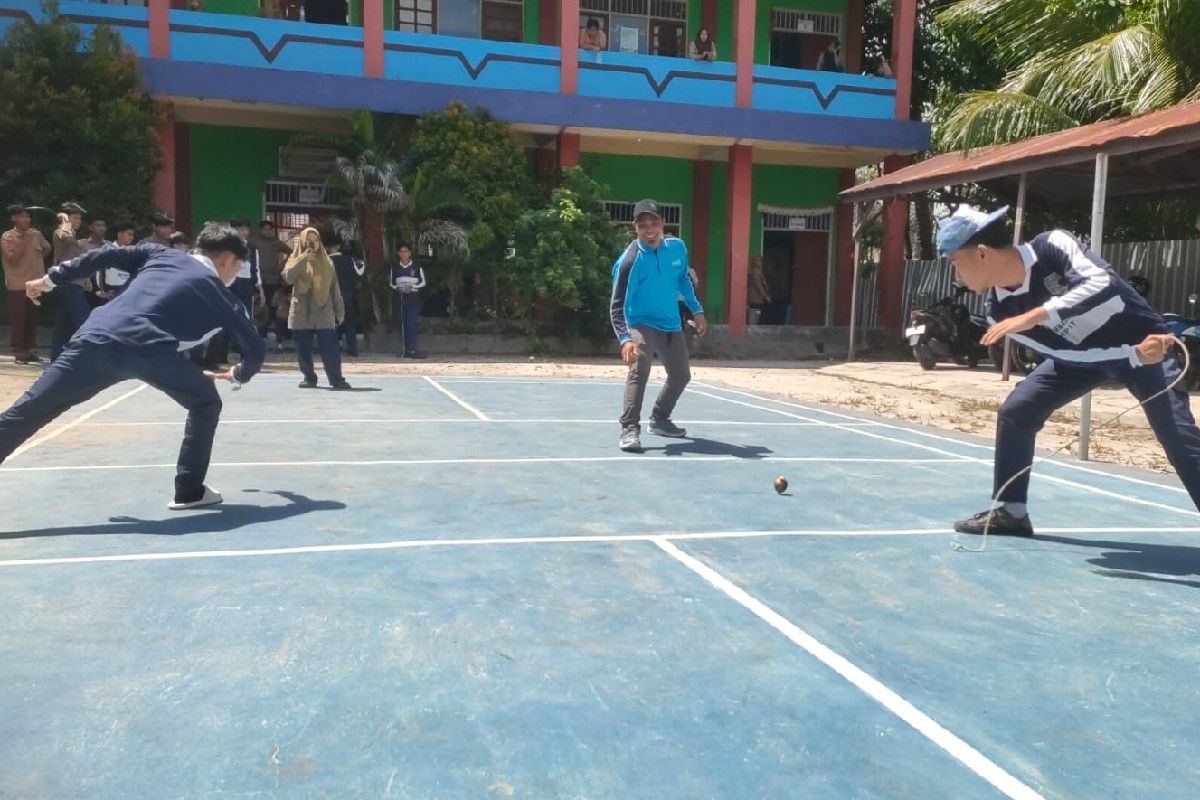 Sekolah di Kotim ikut lestarikan permainan tradisional