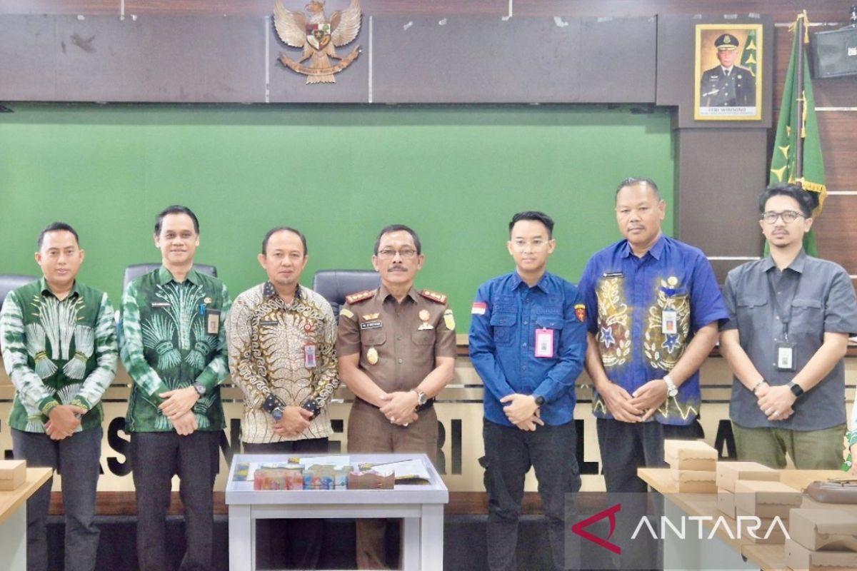 EL Banua Kreatif kembalikan dana video profil desa Rp210 juta ke Kejari Balangan