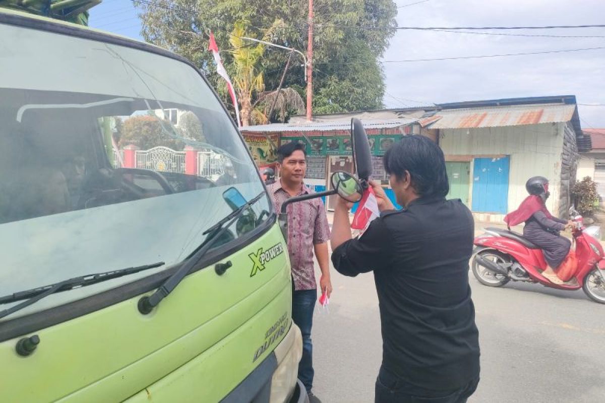 OKP Parigi Moutong bagi 500 Bendera Merah Putih sambut HUT Ke-80 RI