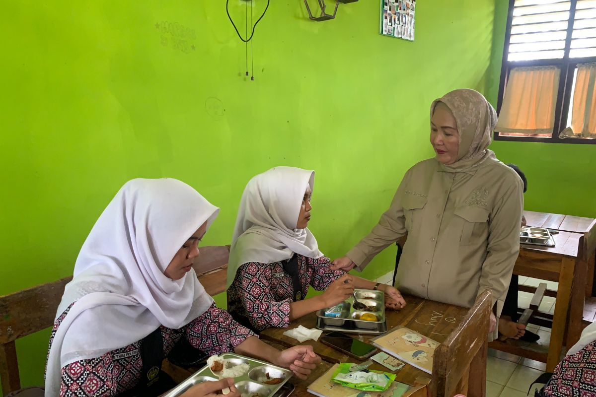 House member urges better quality Nutritious Meal services