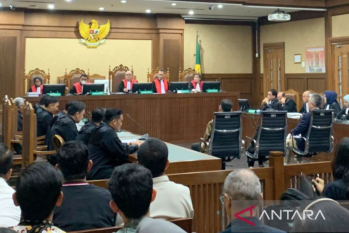 Tiga terdakwa korupsi LPEI didakwa rugikan negara Rp958,38 miliar